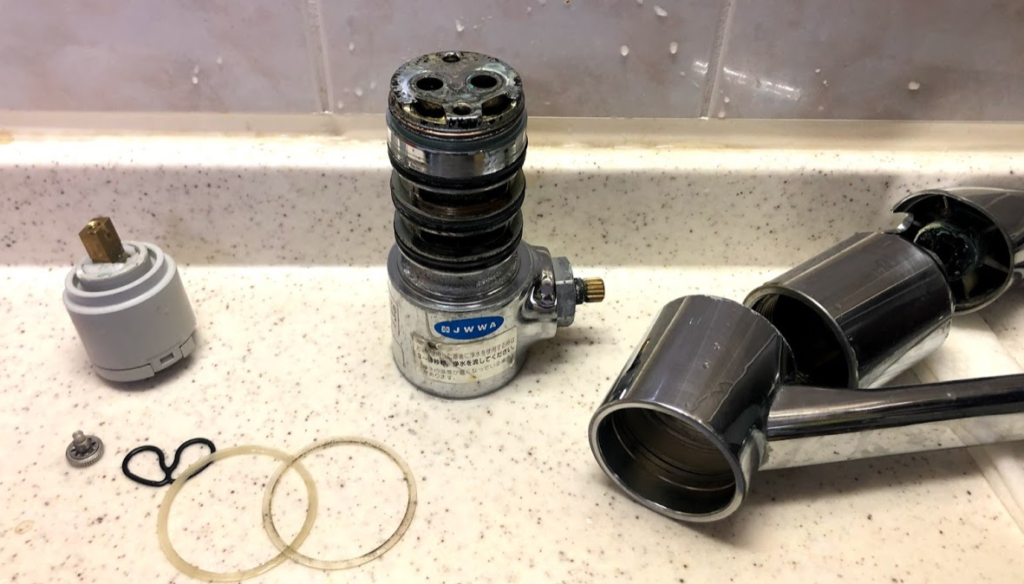 全部剥がし終えた KM323SC の図